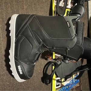 Men’s size 13 ThirtyTwo snowboard boots